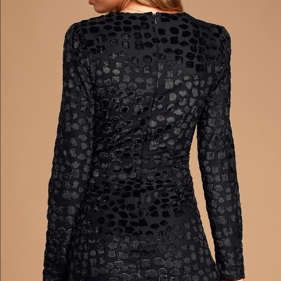 BRAND NEW W TAGS LULU’s Black Velvet Long Sleeve Faux-Wrap Dress XS - Picture 4 of 6